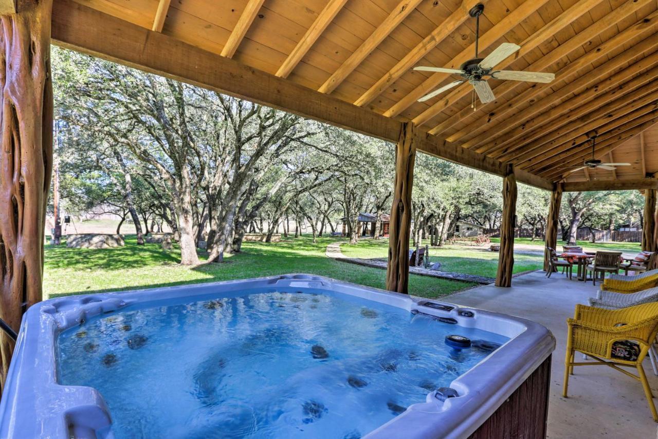 Riverfront Blanco Home With Shaded Porch And Hot Tub Buitenkant foto