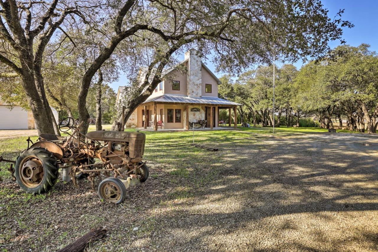 Riverfront Blanco Home With Shaded Porch And Hot Tub Buitenkant foto