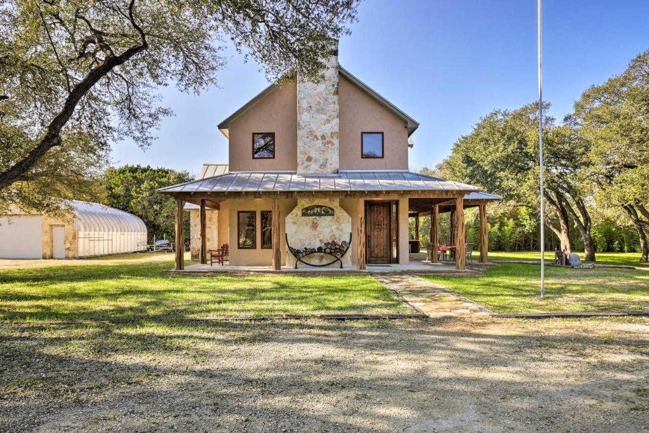 Riverfront Blanco Home With Shaded Porch And Hot Tub Buitenkant foto