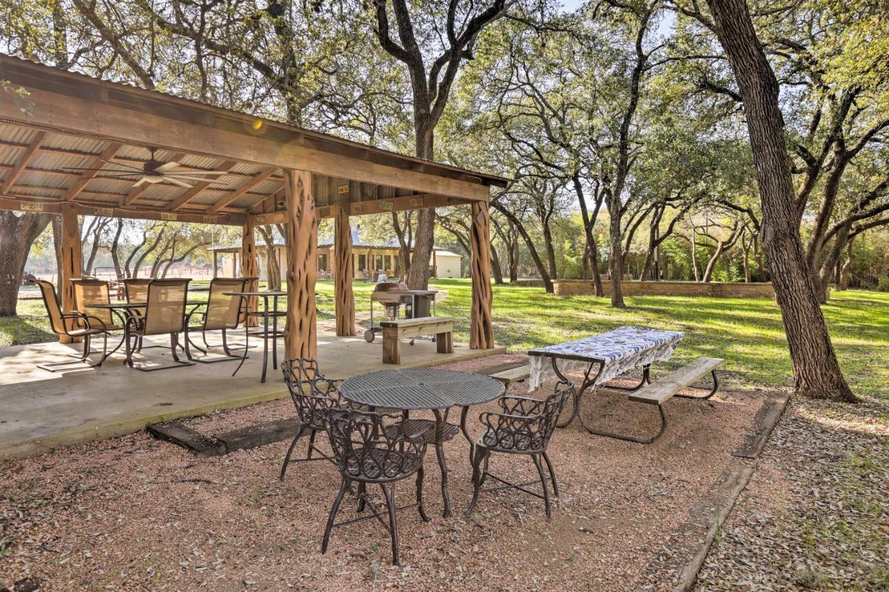 Riverfront Blanco Home With Shaded Porch And Hot Tub Buitenkant foto