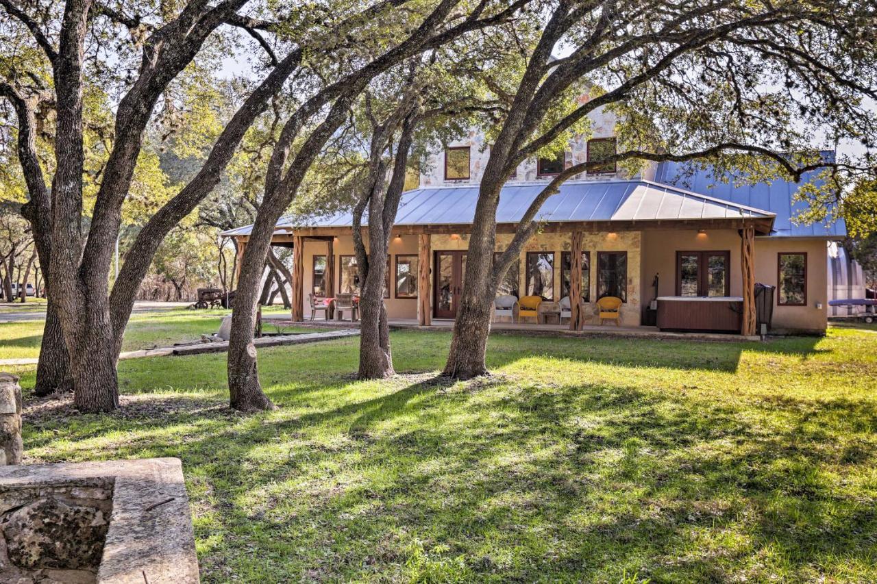 Riverfront Blanco Home With Shaded Porch And Hot Tub Buitenkant foto